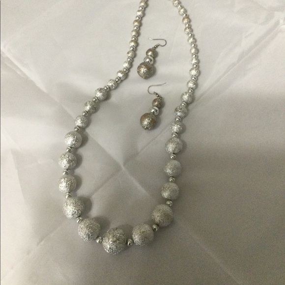 Vintage Silver Ball Necklace & Wire Earring Set - Picture 4 of 7